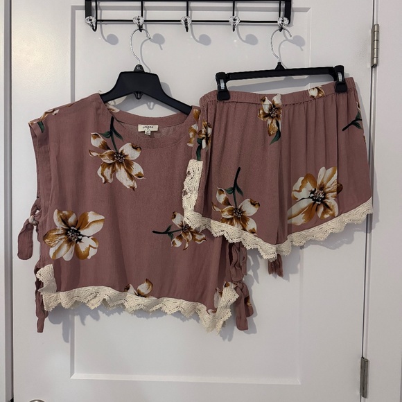 Umgee two-piece set - Picture 1 of 8